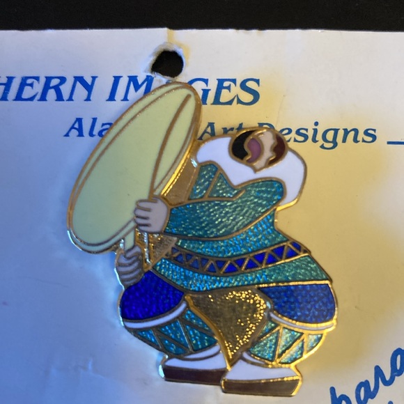 Alaskan Barbara Lavallee’s Vintage Pin - Picture 2 of 3